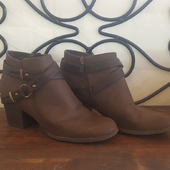 Indigo Rd "Slaire" Ankle Boots
Brown 9M - Picture 4 of 6